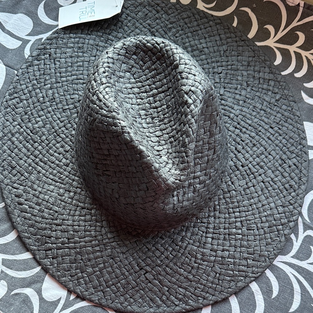 Time and Tru Gray Woven Hat